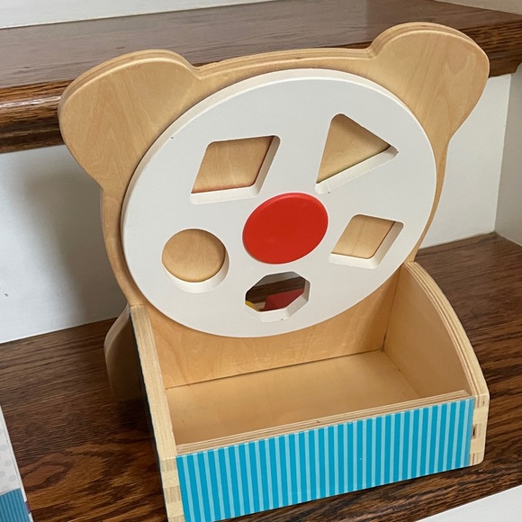 Melissa & Doug Spin & Feed Shape Sorter - Blue and Red - Picture 3 of 4